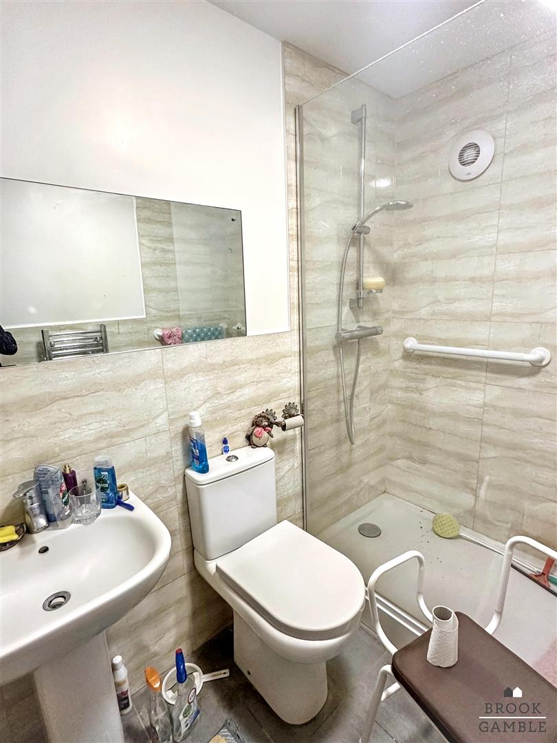 3 Bedroom Flat. St. Johns Road in Eastbourne,  15